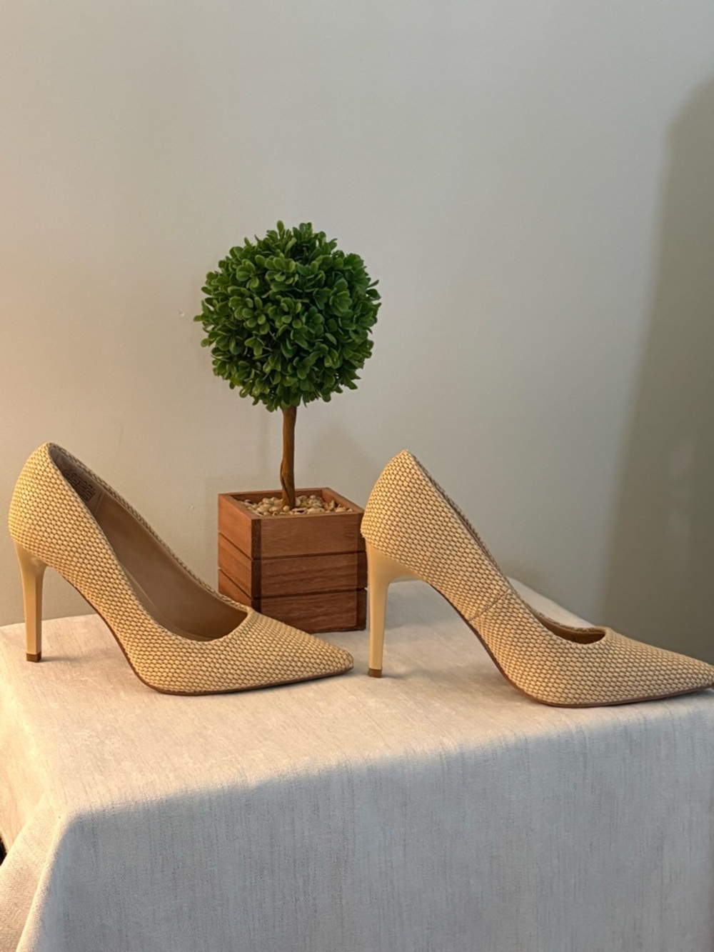 Tahari Cream Pointed-Toe Stiletto Heels